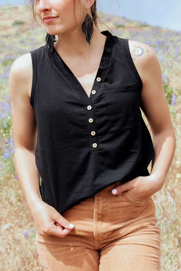 Black button tank